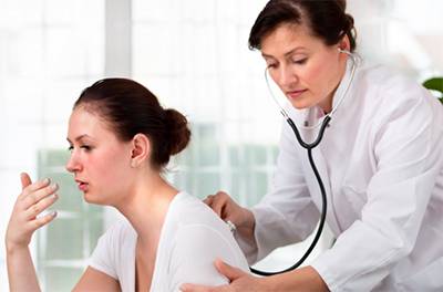 врач слушает девушку врач слушает девушку