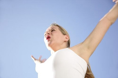 девушка занимается спортом девушка занимается спортом