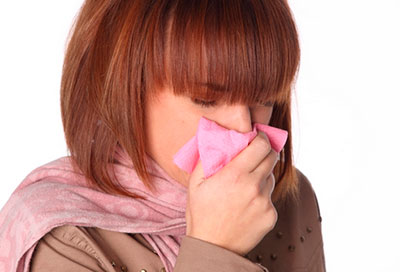 у девушки насморк у девушки насморк