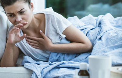 слабость и кашель у девушки слабость и кашель у девушки