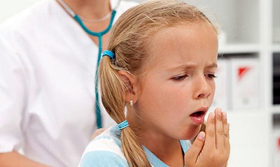 девочка кашляет девочка кашляет